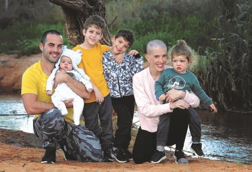 "שואלים איך אנחנו כזו משפחה צוהלת בתקופה כזו קשה, ואני אומר, זה אנחנו" (צילום: קובי קואנקס) "שואלים איך אנחנו כזו משפחה צוהלת בתקופה כזו קשה, ואני אומר, זה אנחנו"