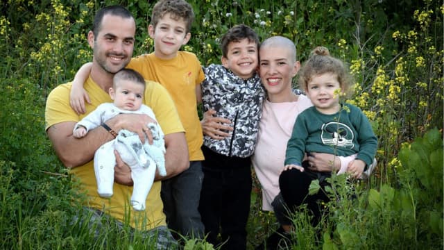 עדי עם צביקה והילדים