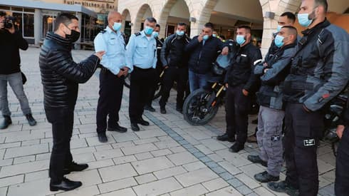 דנילוביץ' במפגש עם שוטרי כוח המשימה המיוחד |
