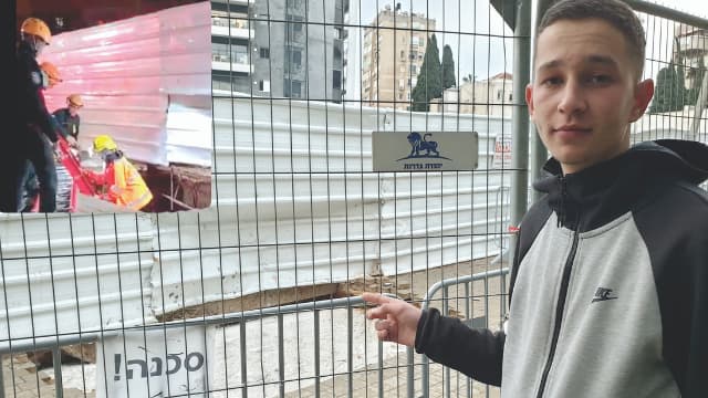 אלכס בוריקין במקום הנפילה. "מאז אני חושש ללכת ברחוב" 