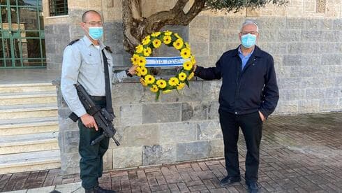 סא"ל אברהם מרציאנו עם ראש העיר ז'קי לוי סא"ל אברהם מרציאנו עם ראש העיר ז'קי לוי