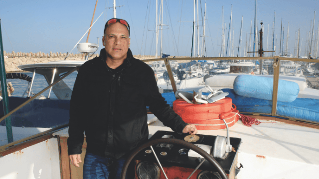 עמיקם יפת. "פתאום אתה מוציא דגים שחורים מהמים"