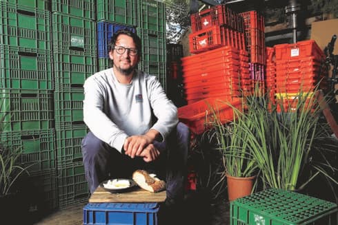 "מתגעגע לראות צלחות אמיתיות ואנשים ליד השולחן". דוקטור והלאבנה 