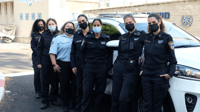 מתנדבות במשרד התנועה במשטרת כפר סבא מתנדבות במשרד התנועה במשטרת כפר סבא