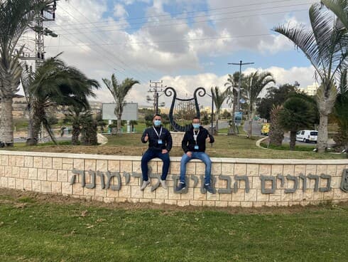 לבל אפ 