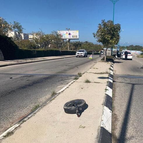 בוחני התנועה בזירת התאונה הקטלנית, הבוקר