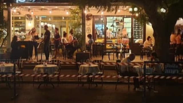 הוצאת כסאות ושולחנות ברעננה הוצאת כסאות ושולחנות ברעננה