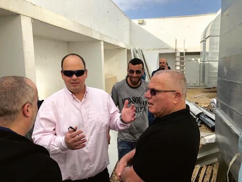 ברוט בשטח אחרי הפשיטה המשטרתית 