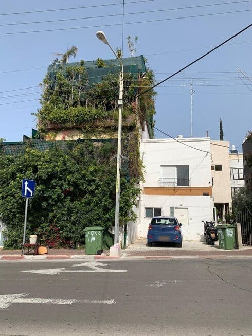 המבנה המסוכן ברחוב. חשש שייהפך למבנה רפאים (צילום: קובי קואנקס) המבנה המסוכן ברחוב. חשש שייהפך למבנה רפאים