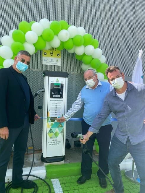 עמדת טעינה חשמלית ברחובות (צילום: עיריית רחובות) עמדת טעינה חשמלית ברחובות