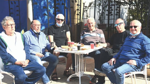 חברי הפרלמנט השבוע. מדברים על הכול