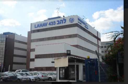 במהלך המעצרים בוצעו חיפושים בבתי החשודים. להב 433