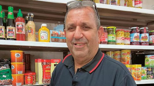 יעקב כהן. "מסייע למאות משפחות" 