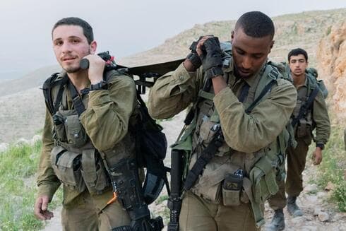איינהו טדסה במסע