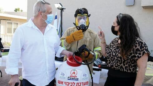חלוקת ערכות המיגון והכיבוי  