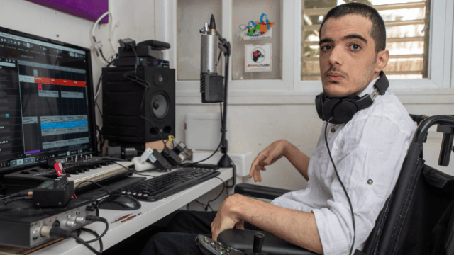 יאיר שריקי. "הגוף מוגבל אבל אני משוחרר מבחינה רוחנית"