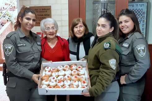 מאמצים את שורדי השואה