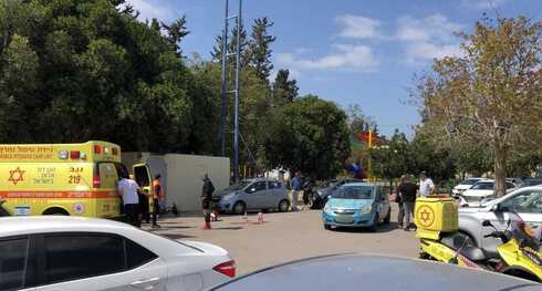 זירת התאונה בכפר מימון. הילד במצב קריטי