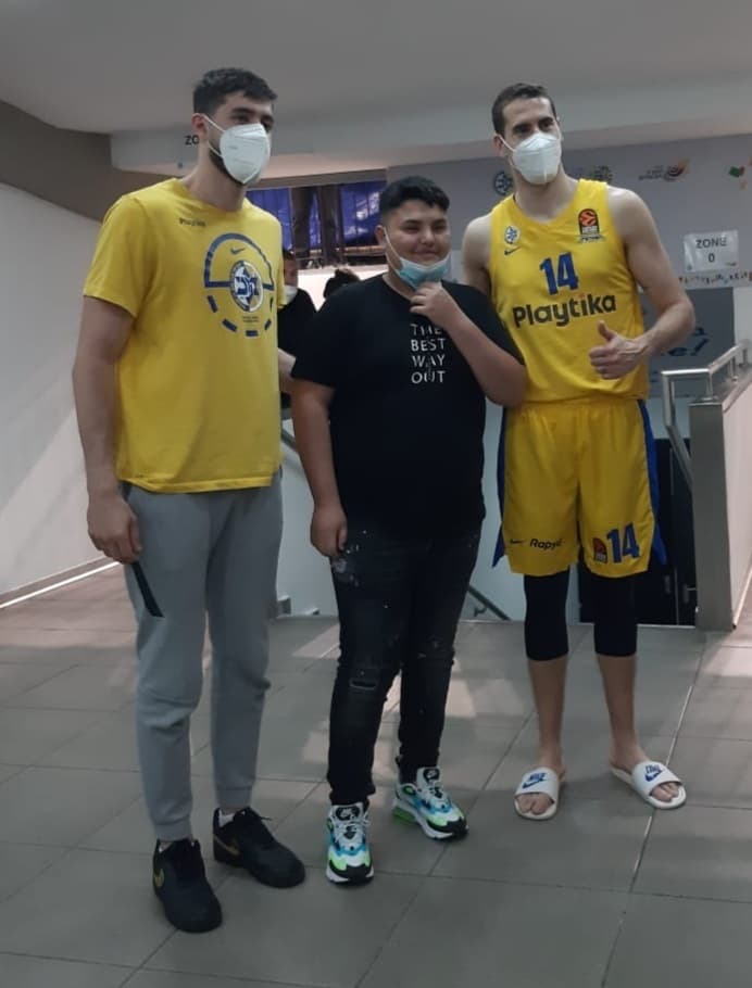 אופיר עם השחקנים