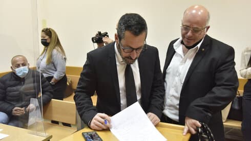 עו"ד יובל זמר המייצג את החשוד, בבית המשפט (צילום: שרון צור) עו"ד יובל זמר המייצג את החשוד, בבית המשפט