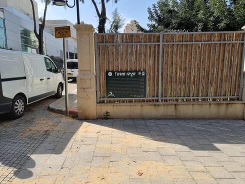 לוחות תודה ברחובות (צילום: עיריית רחובות) לוחות תודה ברחובות
