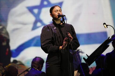 אגם בוחבוט (צילום: דניאל כהן) אגם בוחבוט. הזמרת ריגשה את הקהל עד דמעות