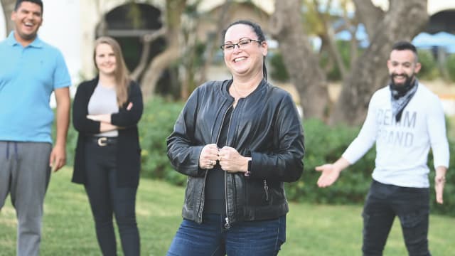 נעמה והחיילים הבודדים. חולמת על מחסן ענק שירכז את כל התרומות עבורם (צילום: יאיר שגיא) נעמה והחיילים הבודדים. חולמת על מחסן ענק שירכז את כל התרומות עבורם