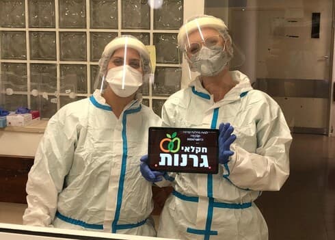 הטאבלטים ממוגנים ומאפשרים מגע גם דרך חליפות מגן