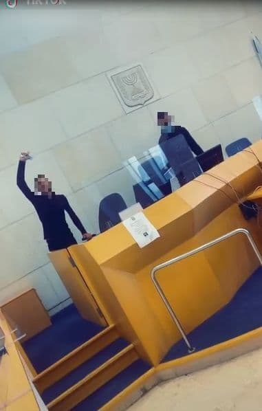 החשוד בבית המשפט החשוד בבית המשפט