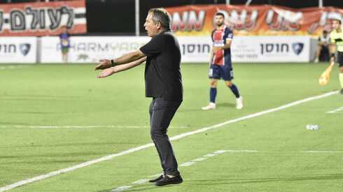 המאמן ירון הוכנבוים