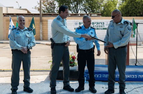 תת-ניצב יובל שלמה, ניצב דורון תורג'מן, ניצב אמיר כהן ותת-ניצב מאיר אליהו (צילום: דוברות המשטרה) טקס החלפת המפקדים