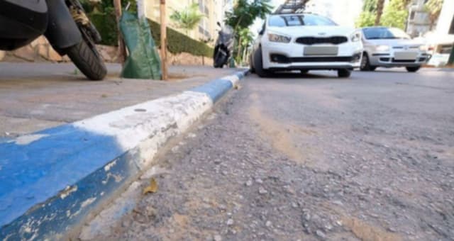 חנייה כחול-לבן