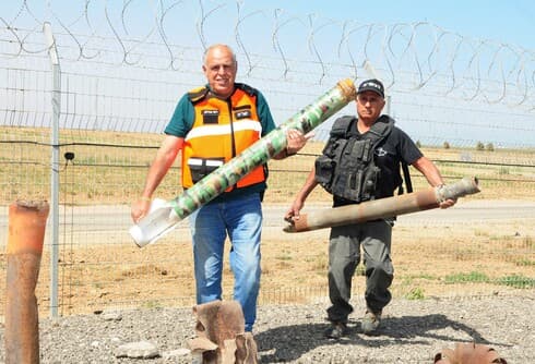 רפי בביאן ומוטי מצרפי, הרבש"צים הוותיקים האחראים לביטחונם של תושבי עוטף עזה, חוזרים ליום בו נפל הקסאם הראשון (צילום: הרצל יוסף) רפי בביאן ומוטי מצרפי, הרבש"צים הוותיקים האחראים לביטחונם של תושבי עוטף עזה, חוזרים ליום בו נפל הקסאם הראשון