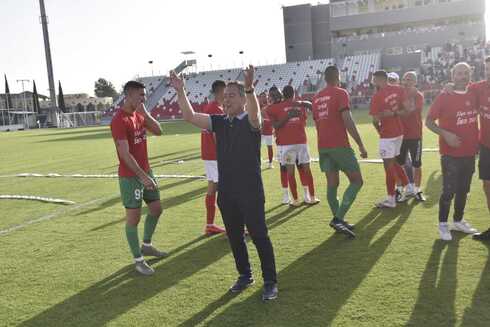 הוכנבוים חוגג עלייה (צילום: שרון צור) ירון הוכנבוים