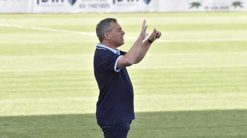 המאמן ירון הוכנבוים