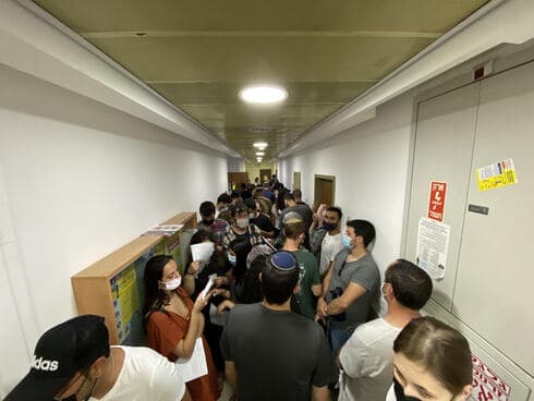 תורמי דם בתחנת מד"א באר שבע. התושבים נענו בהמוניהם