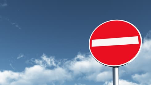 החשד: מסמכים מזוייפים החשד: מסמכים מזוייפים