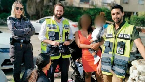 בלי לשבור חלון.  מתנדבי "ידידים"  והמחולצים