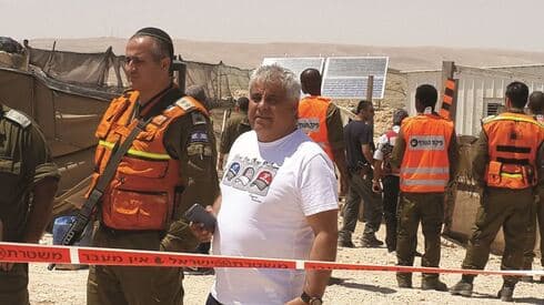 מסתפק בתפילה לקדוש ברוך הוא". בני ביטון 