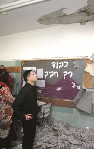 רוביק דנילוביץ' בבית הספר מקיף ו' שנפגע מטיל גראד בדצמבר  2008
