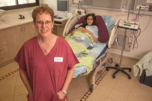 מיכל פרס השבוע. "לידות ראשונות הכי מרגשות אותי"