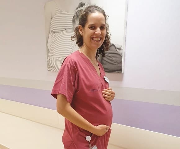 דבורה שמולוביץ. פוגשת את ההורים בקניון
