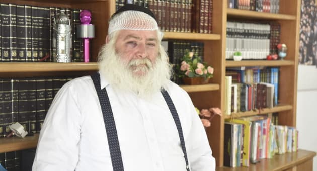 ראובן בן חמו היום בביתו אחרי ניסיון הלינץ'