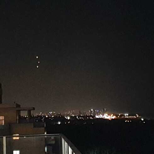 מטחים הטילים לאזור המרכז שצולמו על ידי תושבת שכונת עין הים