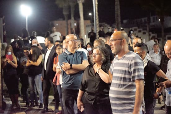 רחובות עכו בוערים