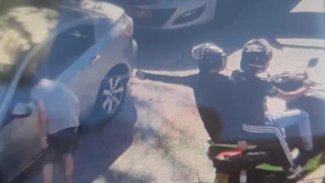 התזת גז פלפל על עוברי אורח בארמון הנציב
