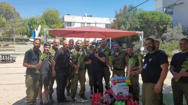 חלוקה לכוחות הביטחון