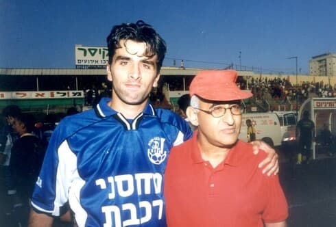 יחד עם הבן רמי. מבינים שלמרבה הצער הסיכויים אינם גדולים