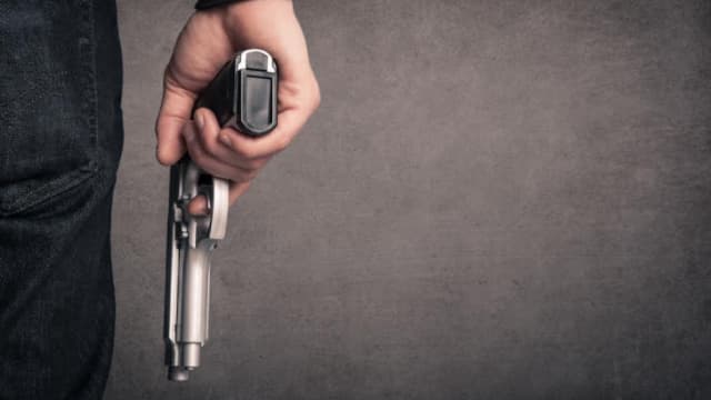 גנבו אקדח מסוג "גלוק" ושתי מחסניות עם 50 כדורים