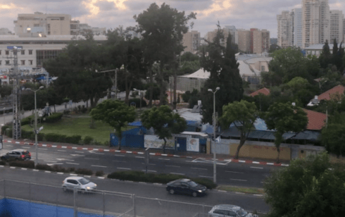 אדום לבן ברחוב גיסין אדום לבן ברחוב גיסין
